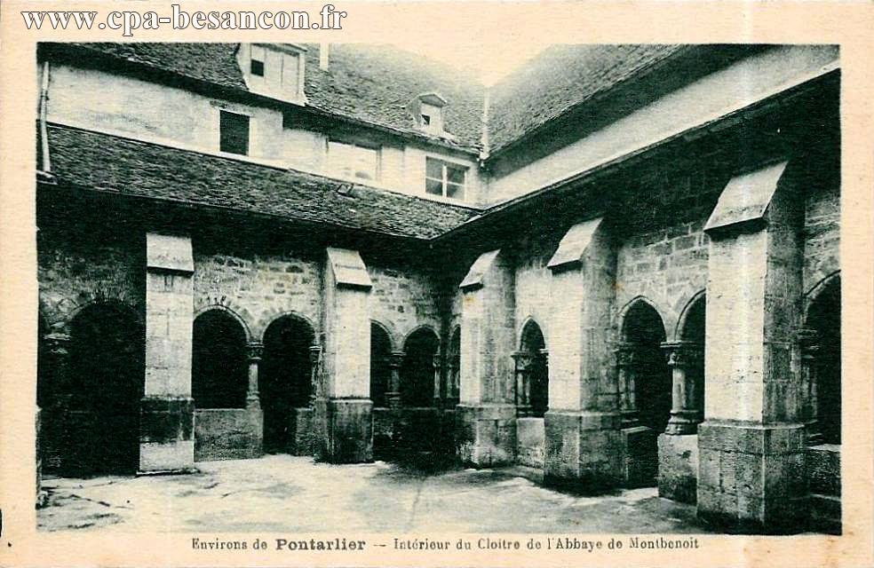 Environs de Pontarlier - Intérieur du Cloître de l'Abbaye de Montbenoit